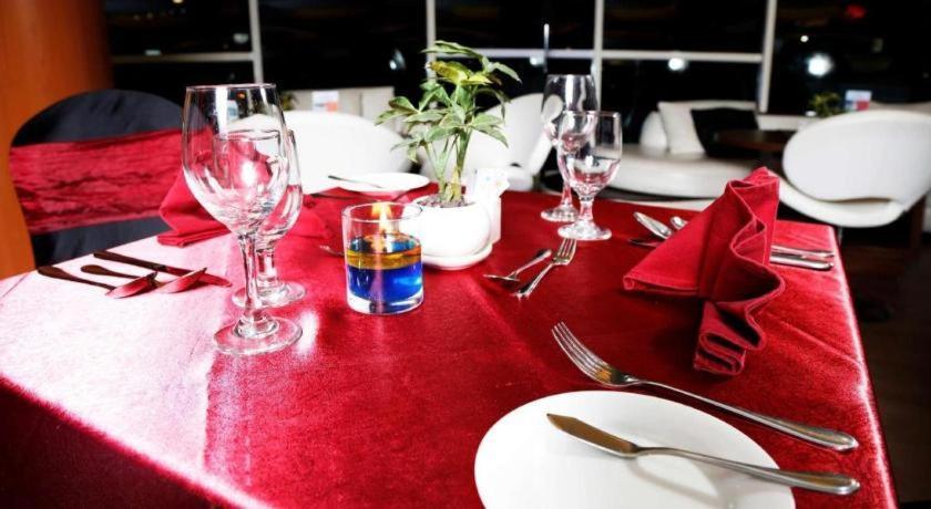 Golden Tulip Galaxy Hotel Banjarmasin Банджермасин Екстериор снимка