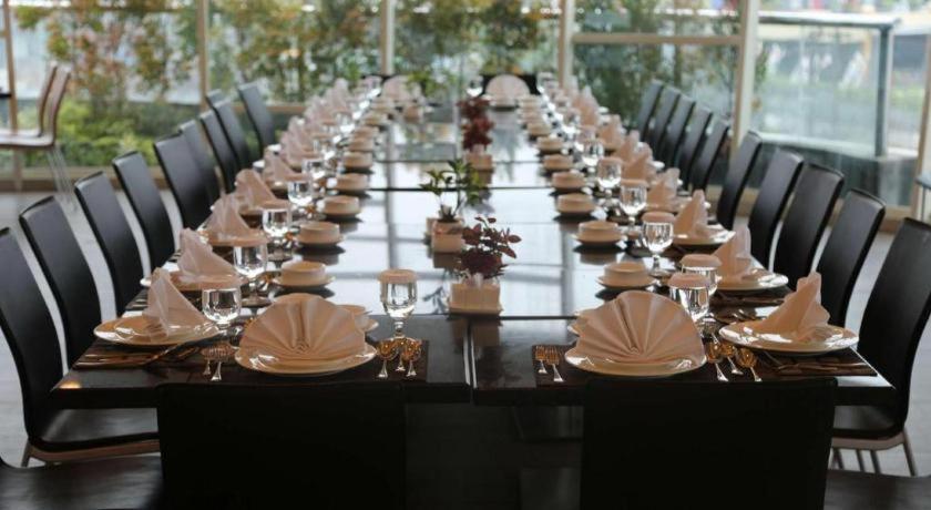 Golden Tulip Galaxy Hotel Banjarmasin Банджермасин Екстериор снимка