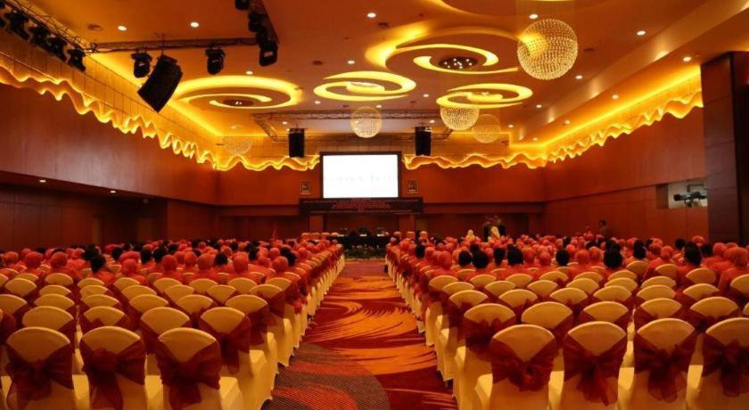 Golden Tulip Galaxy Hotel Banjarmasin Банджермасин Екстериор снимка