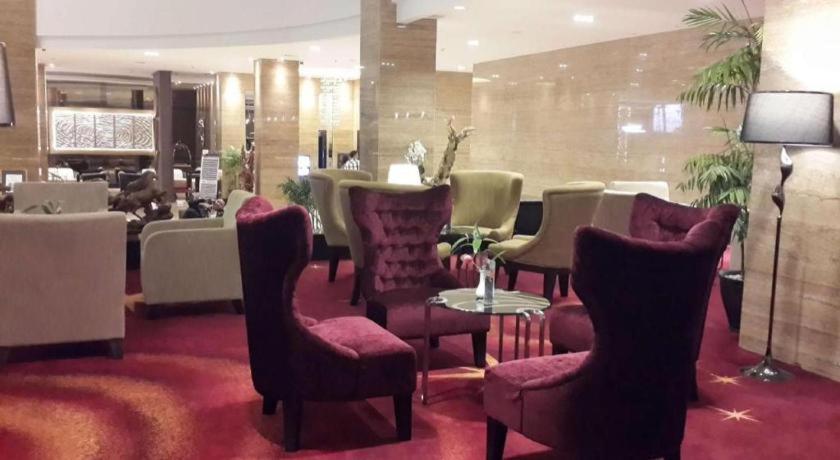 Golden Tulip Galaxy Hotel Banjarmasin Банджермасин Екстериор снимка