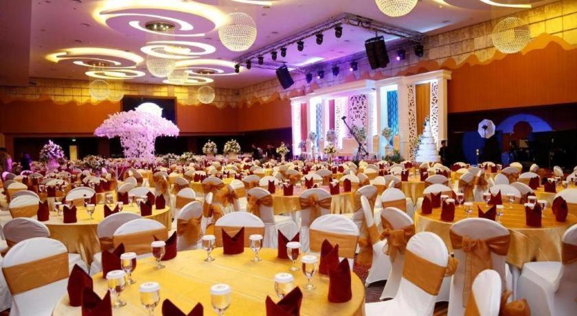Golden Tulip Galaxy Hotel Banjarmasin Банджермасин Екстериор снимка