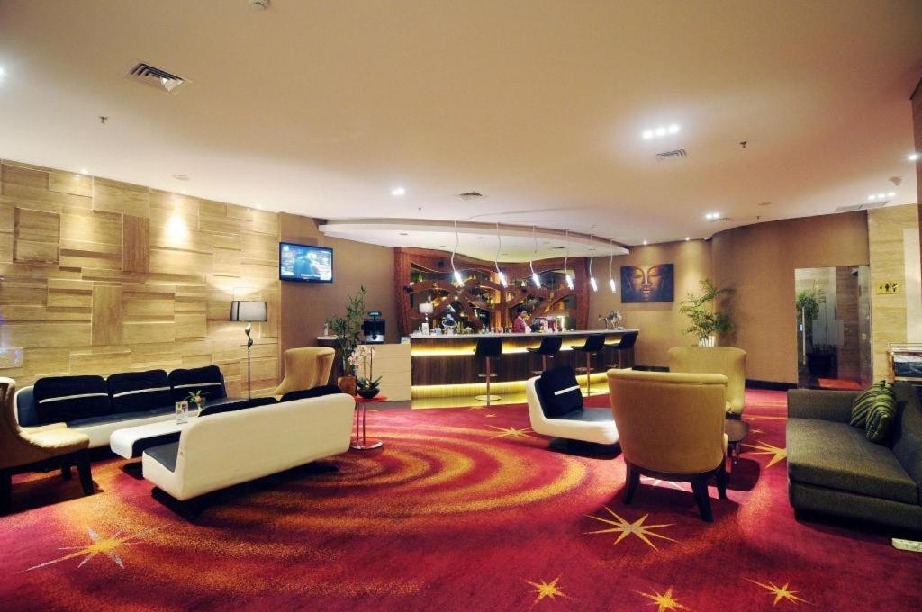 Golden Tulip Galaxy Hotel Banjarmasin Банджермасин Екстериор снимка