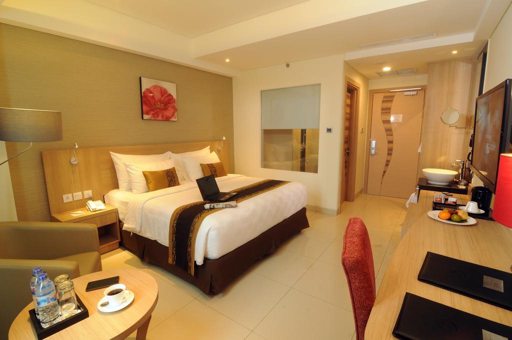 Golden Tulip Galaxy Hotel Banjarmasin Банджермасин Екстериор снимка