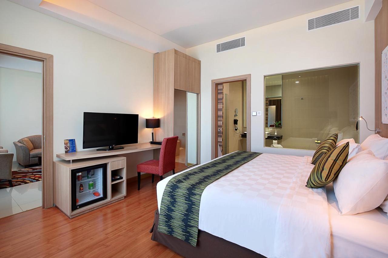 Golden Tulip Galaxy Hotel Banjarmasin Банджермасин Екстериор снимка
